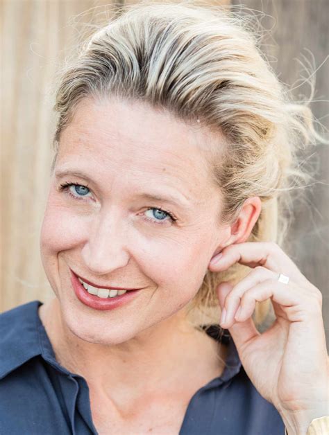 Cath's birth flower is rose and. Cath Luyten | Mooie vrouw, Vrouw