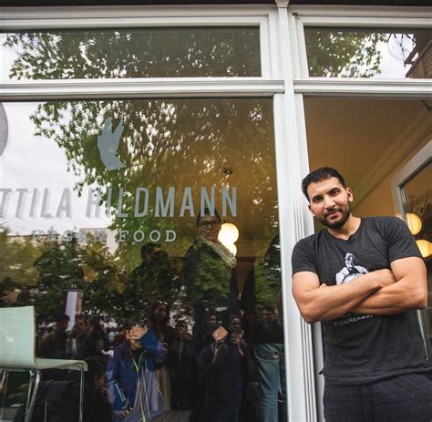 Attila hildmann schreibt erfolgreich vegane kochbücher. Attila Hildmann : Attila Hildmann Spreads Fake Photo ...