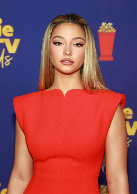 Madelyn Cline At Mtv Movie Awards In Los Angeles
