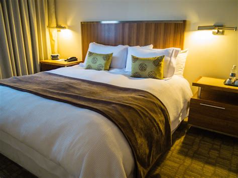 A hotel suite with a feeling of home. International Hotel Suites Calgary