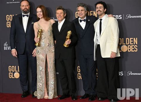 Photo Yorgos Lanthimos Emma Stone Willem Dafoe Mark Ruffalo And