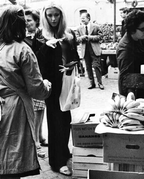 sharon tate shopping in italy 1969
