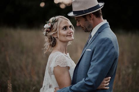 Im februar hatte sie ihre verlobung mit carter reum bekanntgeg Nature Weddinggoals! #iayrealbride Lena and her handsome ...