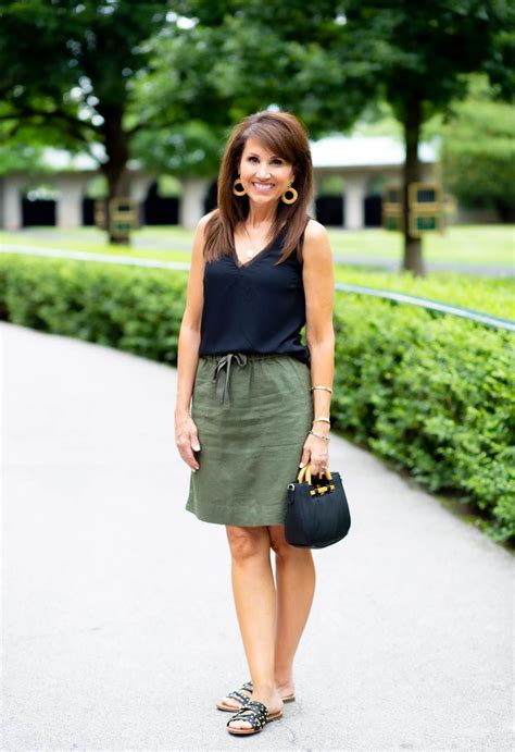 black tank and olive skirt cyndi spivey olive skirt green skirt outfits stylish summer outfits