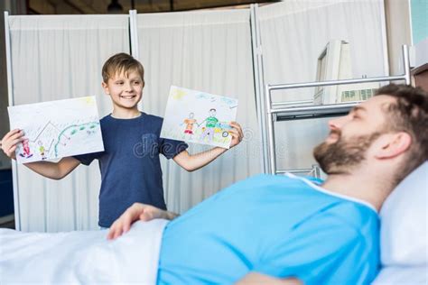 Little Son Showing Sick Father His Drawings At Ward Stock Image Image Of Togetherness Clinic