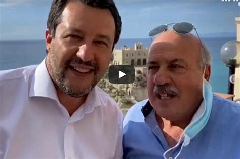 Salvini Faccia A Faccia Con Albergatore Di Tropea Senza Mascherina VIDEO