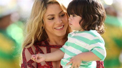 Así Enseña Leer Y Aprender Otros Idiomas Shakira Al Pequeño Milan