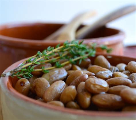 The soft beans are a favorite in italian and portuguese cuisines, where they often appear in traditional rustic dishes, like cranberry bean ragout, barbounofassoula (stewed. Fresh Cranberry Beans with Olive Oil & Garlic | Recipe ...