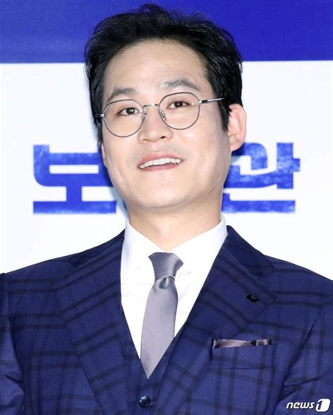 Kim Sung Kyun 김성균 Picture Gallery Hancinema The Korean Movie