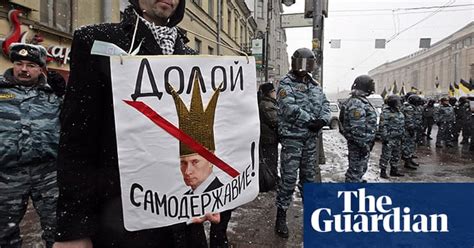 Human Chain Protest Targets Vladimir Putin World News The Guardian
