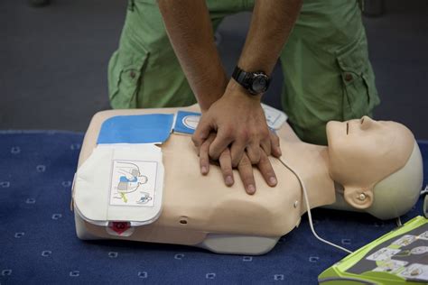 How To Use A Defibrillator Aed 3b Training Limited