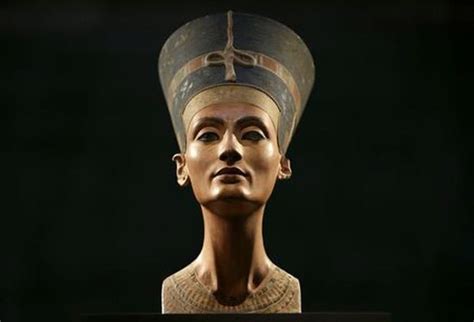 Egypts Lost Queen Nefertiti May Lie Concealed In King Tuts Tomb