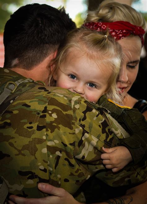 Check Out Our Top 8 Cutest Military Homecoming Picturesthe Sitrep