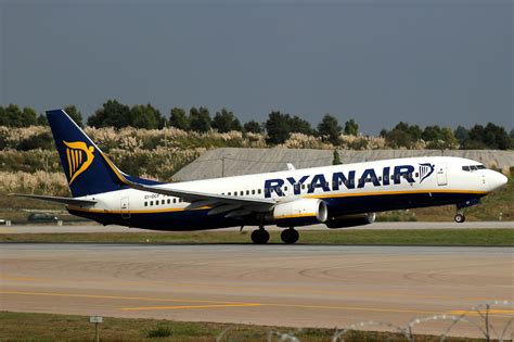 Ryanair è nota per la sua pubblicità sempre pungente e che prevede voli a prezzi promozionali a partire da 9,90€ tutto incluso, tariffe che consentono a migliaglia di viaggiatori di volare a poco prezzi. Ryanair Offerte Voli ottobre 2018: gli sconti e le nuove ...