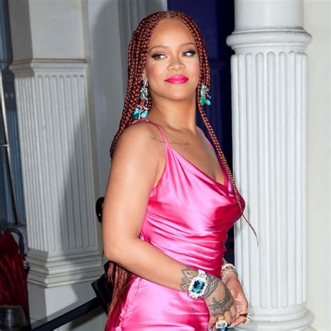 Rihanna Stuns In New Burgundy Hairstyle At 2019 Bet Awards