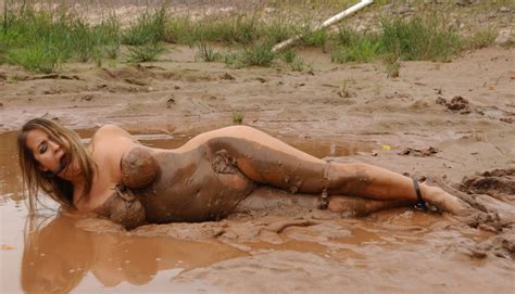 бабы голые в грязи фото Telegraph