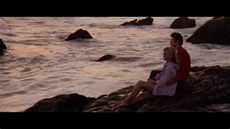 Леонардо дикаприо, виржини ледойен, тильда суинтон и др. Grease (1978) Opening Beach Scene + Credits. 1080p BluRay ...