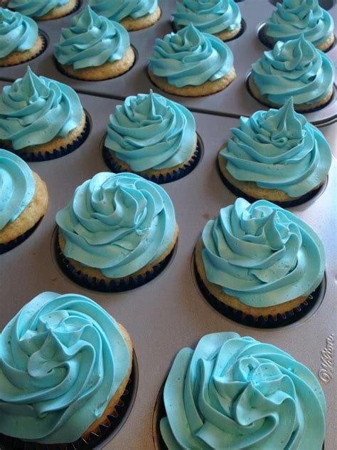 Natural blue food coloring is easy to make at home.you only need 2 ingredients: How to Make Cake Decorating Icing from Canned Frosting ...