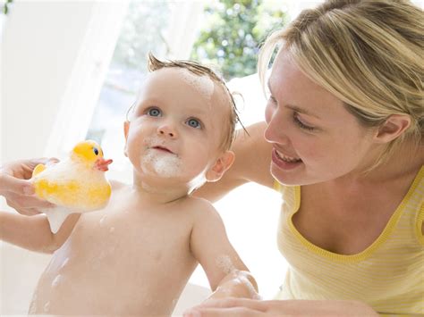 Bañarse Solos ¿cuál Es La Edad Ideal Para Que Tus Hijos Lo Hagan — Fmdos