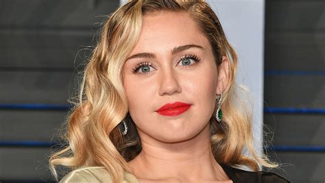 miley cyrus retracts apology for controversial vanity fair portrait from 2008 hollywood reporter