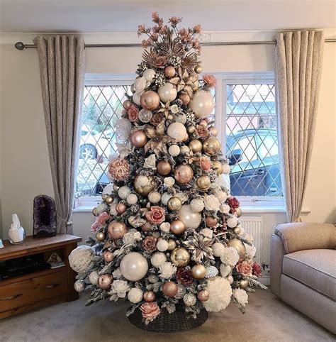 10 Inspiring Decorating Ideas For A Christmas Tree To Make Your Tree
