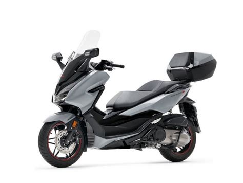Wtedy nie patrzy na 300tkę. Honda Forza 300 Limited Edition 2020: s lepší výbavou ...