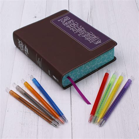 NIV, Beautiful Word Coloring Bible and 8-Pencil Gift Set: Hundreds of