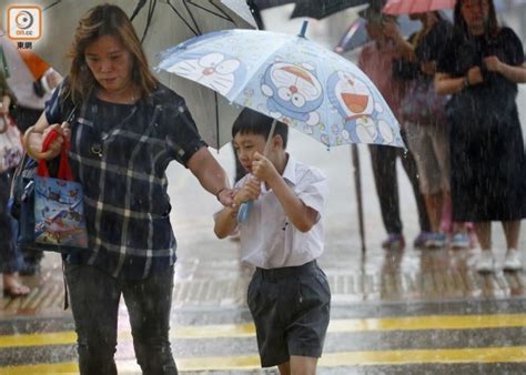 Contact i ♥ 黑雨 on messenger. 黑雨來襲1粒鐘 下午雨勢減暴雨警告全取消｜即時新聞｜港澳｜on.cc東網