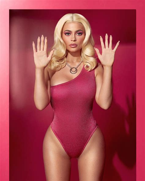 Kylie Jenner S Body Is Sexy In Barbie Costume For Halloween