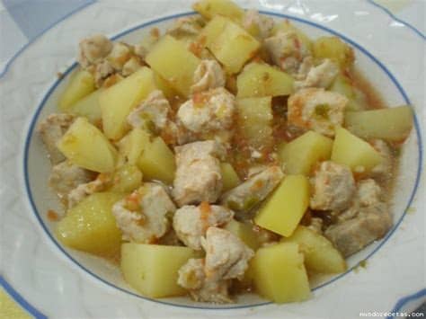 Los huevos escalfados son una buena alternativa a los huevos fritos en el caso de que deseemos cocinarlos sin grasa y de forma saludable. GUISO DE BONITO FACIL Y SIN NADA DE GRASA