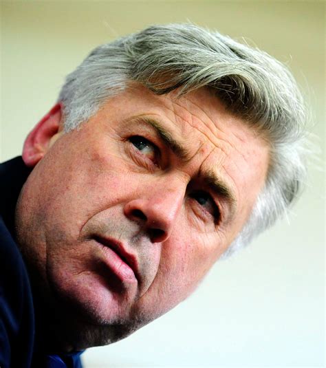 Il y a quelques semaines, carlo ancelotti était élu meilleur entraîneur de l'histoire du paris sg au sortir d'une consultation auprès des support (.) carlo ancelotti sur un banc de touche ©maxppp. PSG: Carlo Ancelotti, cap sur le championnat