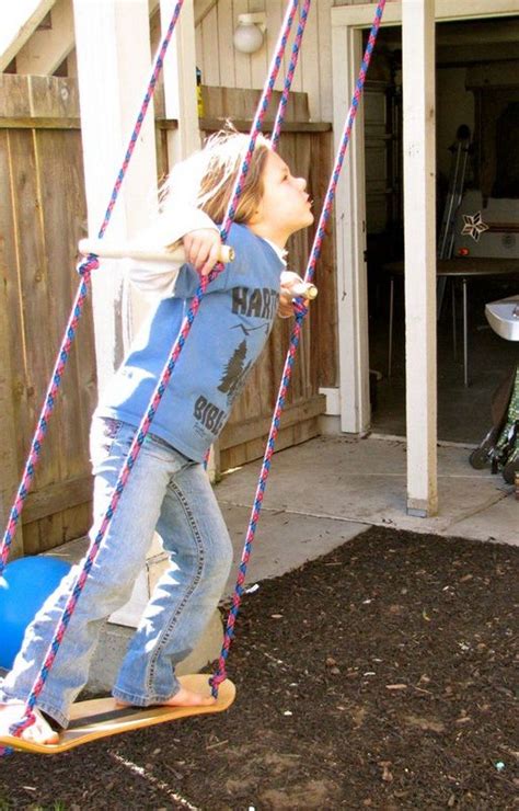 Use an old skateboard to create this super easy swing with grippy surface! Skateboard Swing | DIY projects for everyone!