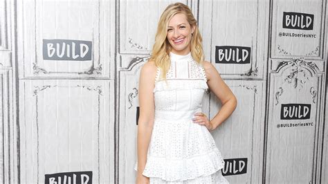 100 Beth Behrs Wallpapers