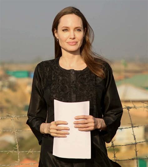 Angelina Jolie Visits Pakistan To Support People Affected By Floods