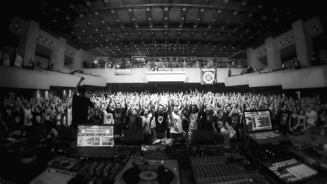 7,393 likes · 9 talking about this. Razastarr | Βύρωνας | 4/11/17 live @ Passport | Τελευταίο ...