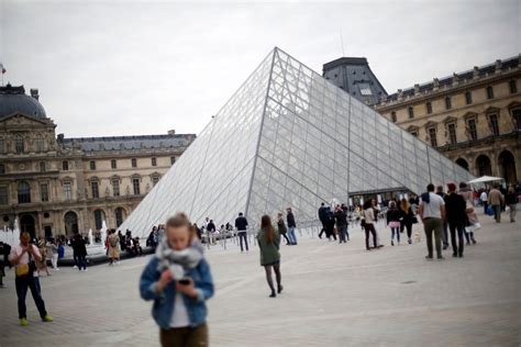 The Louvre Museum Pays Tribute To Pyramids Architect Pei