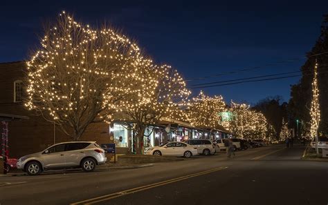 Best Christmas Places to Visit in the USA