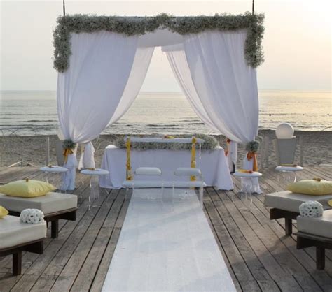 Come organizzare, matrimonio civile o simbolico, come vestirsi, idee per il matrimonio in spiaggia è il sogno di tanti sposi. #Matrimonio in #spiaggia? Ora si può, noi te lo ...