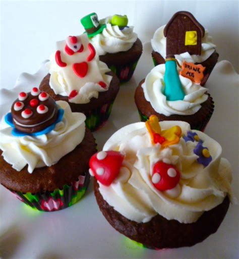 Surely when you see the cake you think that there are many other alternatives to make the decorations, and i agree. Alice In Wonderland Cupcakes - CakeCentral.com