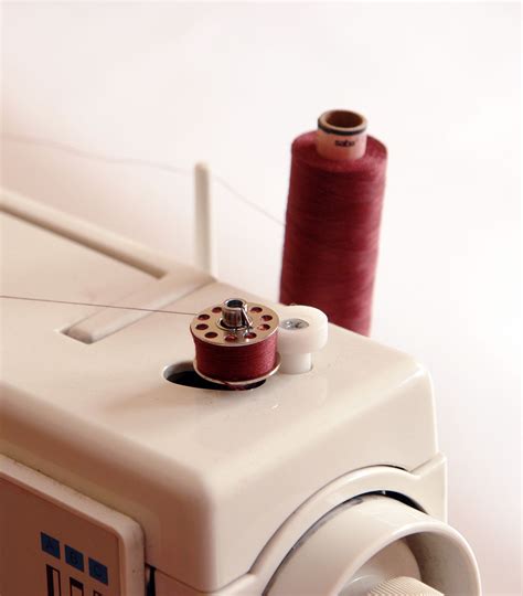 Learn with flashcards, games and more — for free. How To Thread a Sewing Machine Bobbin