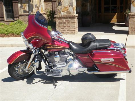 It is in good condition both cosmetically and mechanically. 2005 SCREAMIN-EAGLE CVO ELECTRA-GLIDE-NO RESERVE