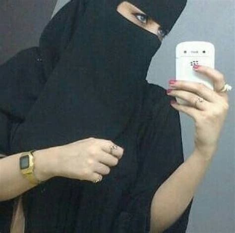 سعودية منقبة Women