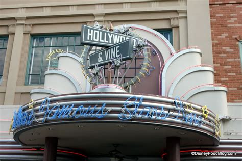 Review New Minnies Holiday Dine At Hollywood And Vine In Disneys