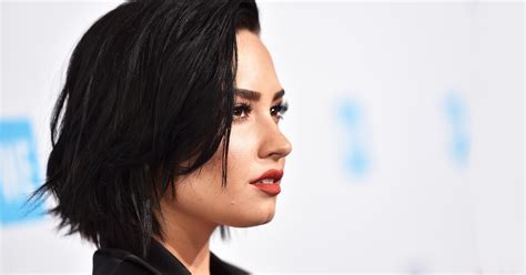 Demi Lovato Wavy Hair