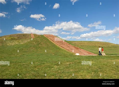 Cahokia Mounds Hi Res Stock Photography And Images Alamy