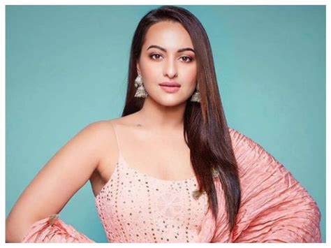 Sonakshi Sinha Says She Would Love To Do A Full Fledged Romantic Film With This Bollywood Superstar