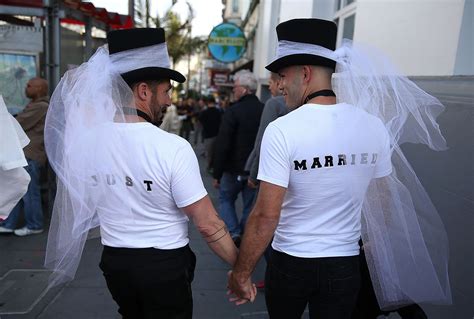 Judge Strikes Down Oregon Gay Marriage Ban