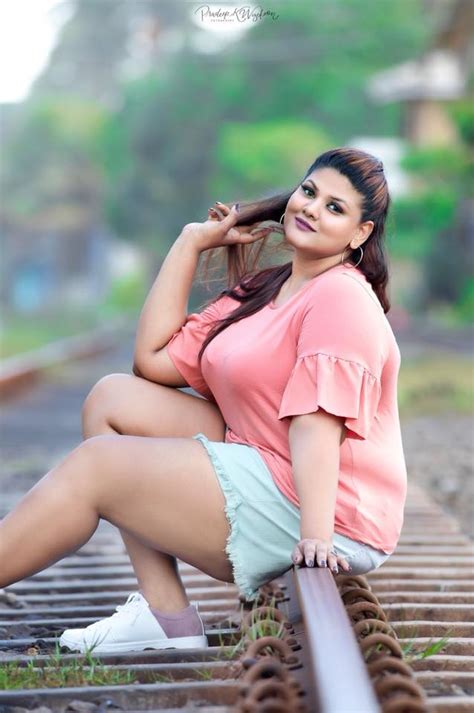 Lanka Chubby Girl Hot Photo Shoot | Cybersrilanka