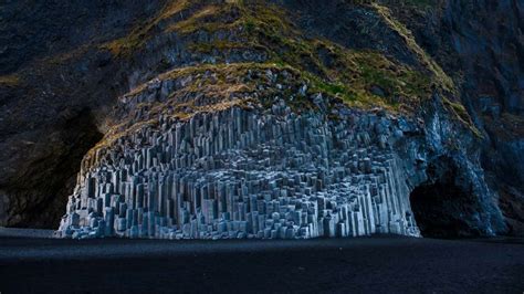 Reynisdrangar Basalt Sea Stacks Reynisfjara Beach Iceland Bing Gallery