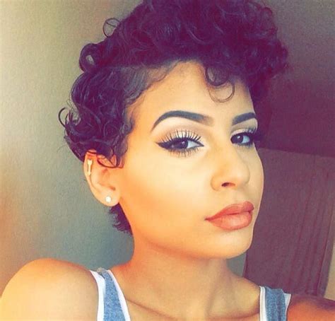 Short Hair And Winged Liner Wingedliner Asymmetrical Hairstyles Curly Pixie Hairstyles
